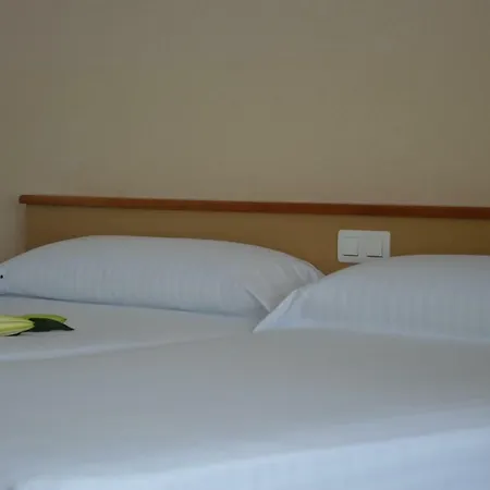 Hotel La Mota By Punta25 Group